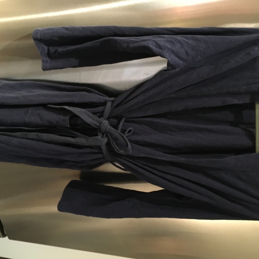 Robe - Picture 3 of 3